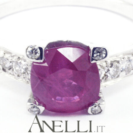 Anello Solitario con Rubino e Diamanti
