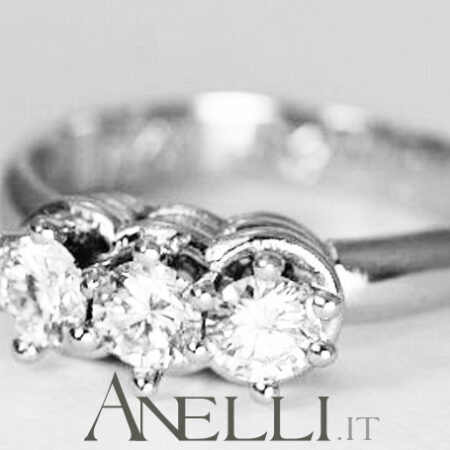 Anello Trilogy elegante 0,75 carati (F-VVS1) GIA