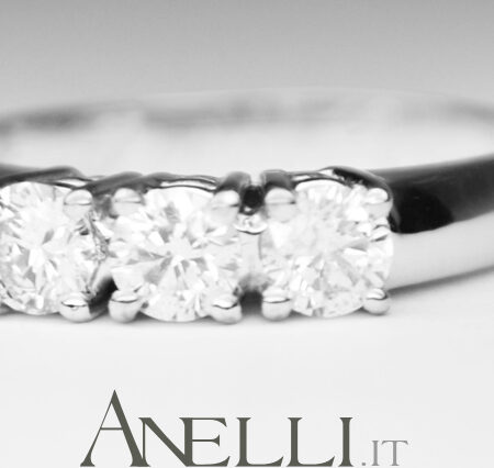 Anello Trilogy Mezzo Carato (0,51 F-VVS1)