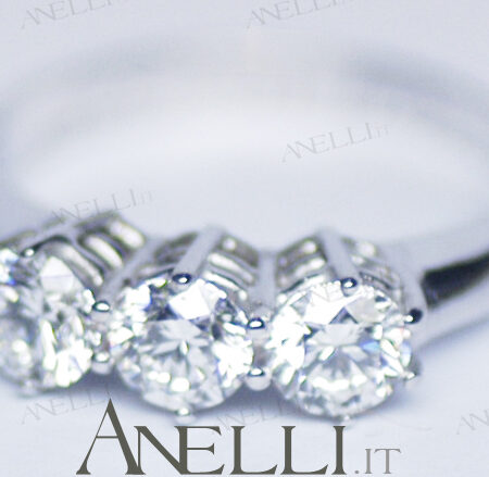 Anello Trilogy Classico 0,84 carati F-VS1 GIA