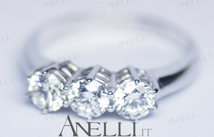 Anello Trilogy Classico 0,84 carati F-VS1 GIA