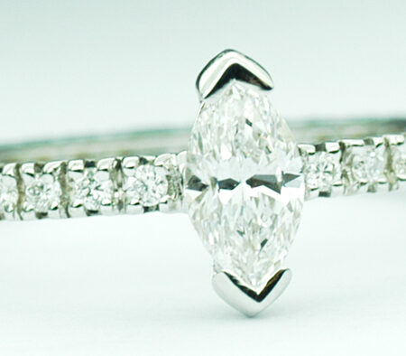 Fedina a giro con diamante taglio Navette centrale