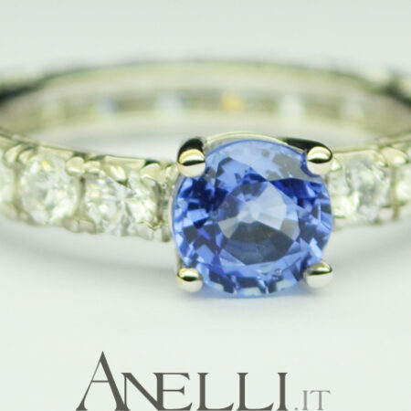 Anello con Zaffiro e Diamanti sul gambo