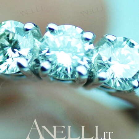 Anello trilogy da un carato (F-VVS1) GIA