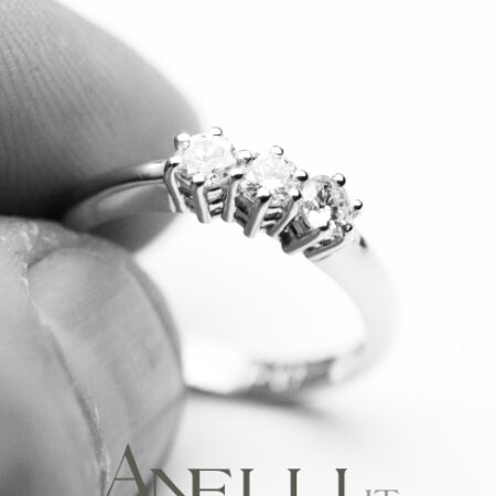 Anello Trilogy 0,33 carati (Colore F - Purezza massima)