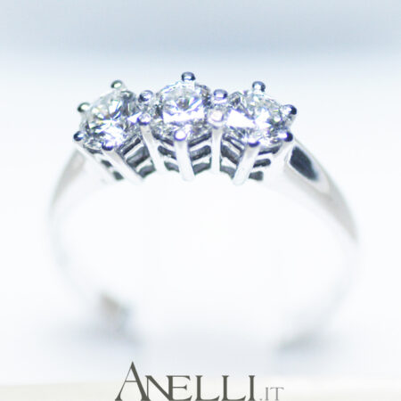 Anello Trilogy 0,60 carati (H-VS2)