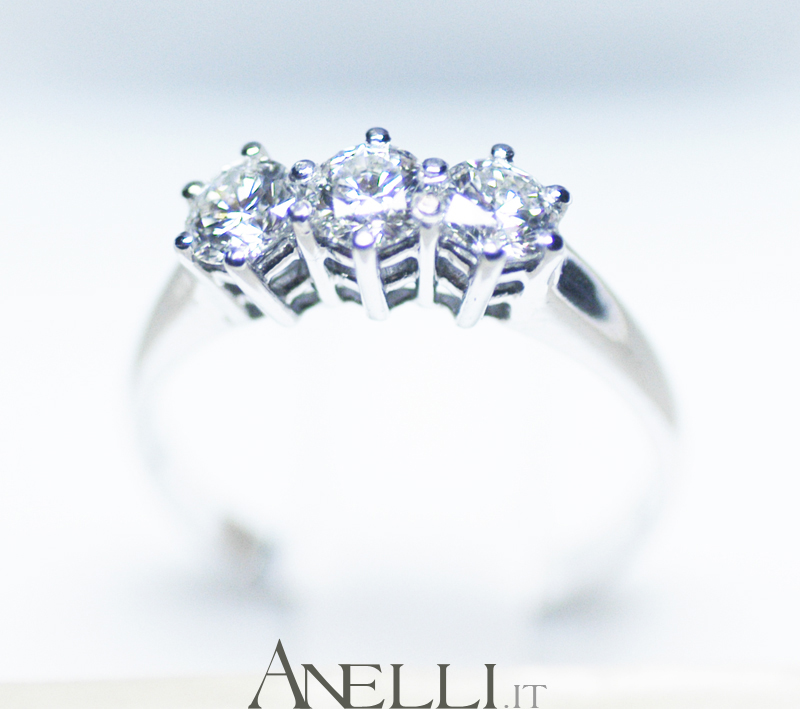 Anello Trilogy 0,60 carati (H-VS2)