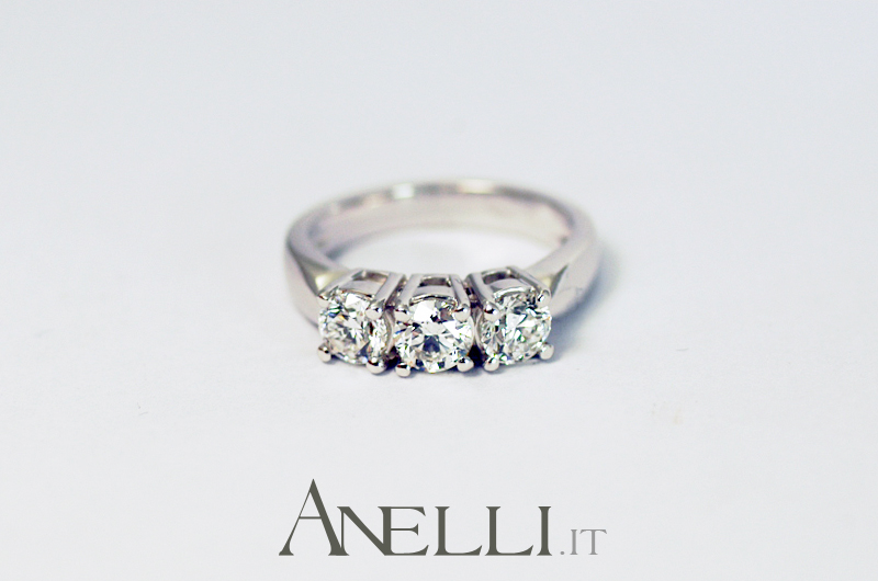 Anello Trilogy con 3 Diamanti naturali colore G purezza VS1 (un carato) GIA