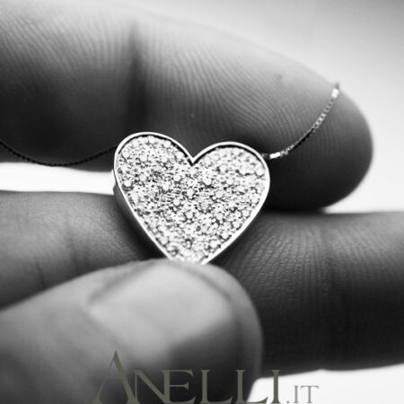 Ciondolo a cuore con pavè di diamanti