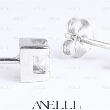 Orecchini in oro bianco e diamanti (0,64 carati F-VS1)
