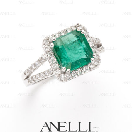 Anello con Smeraldo Colombiano di 3 Carati e Diamanti